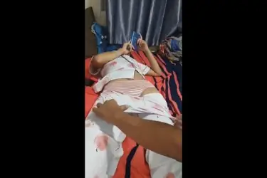 Di Pelorotin Dulu Celananya Biar Mau Ngentot