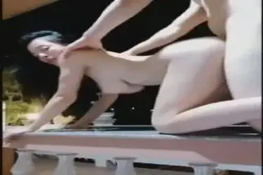 Gadis Cantik Goyang Atas Kasur Balkon Villa