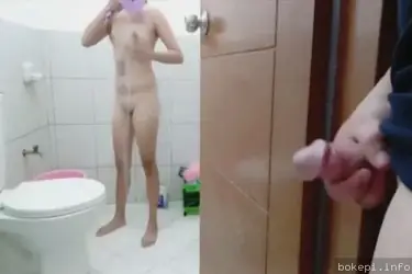Ngintip Tetangga Mandi, Langsung Sikat Memek Basah